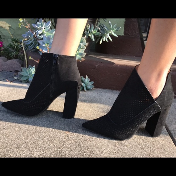 CUTE PERFORATED BOOTIES - Picture 3 of 4